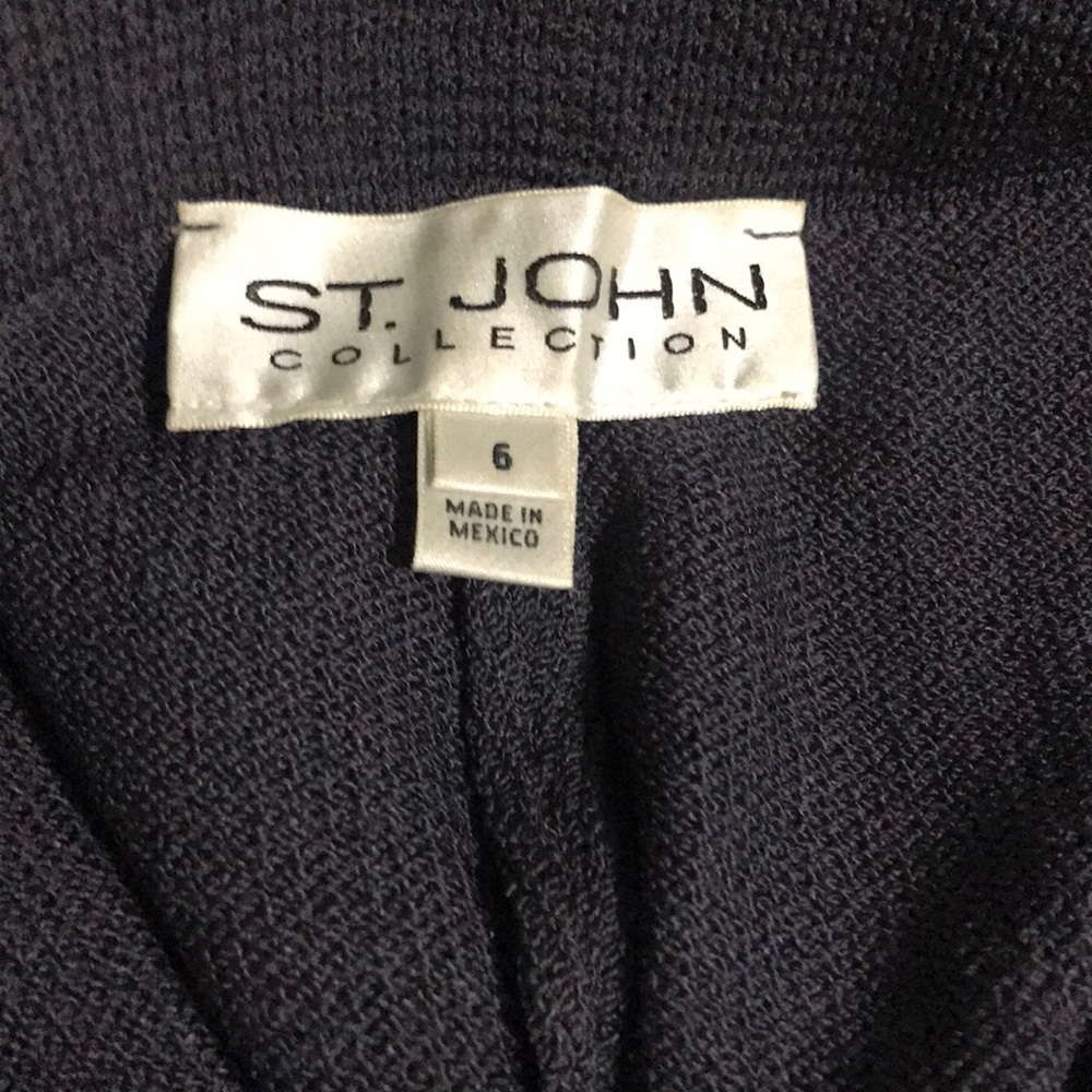 St. John Collection size 6 charcoal color wide leg knit pant.